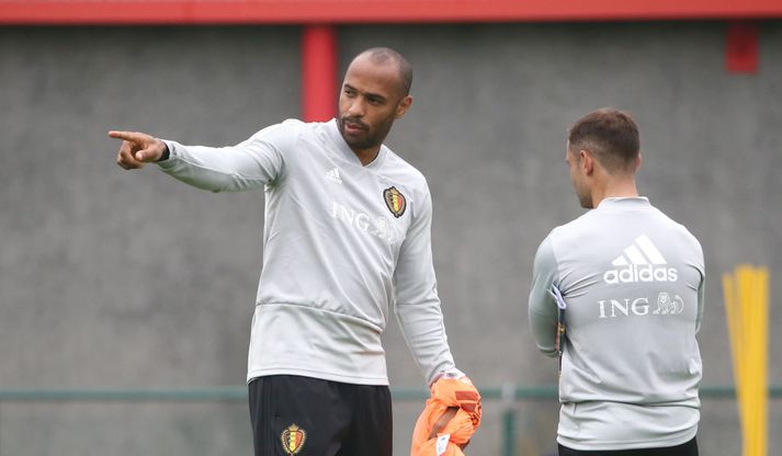 Thierry Henry spreytir sig sem aðalþjálfari.
