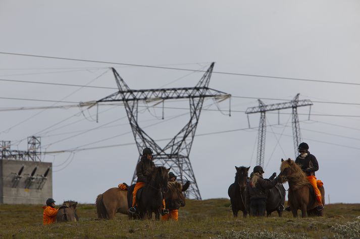 Háspennulínurnar sem verða lagðar næstu þrjú árin eru 484 kílómetrar að lengd.