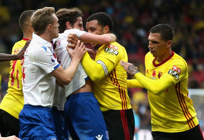 Deeney er hér að tuska Joe Allen til. Ójafn leikur.