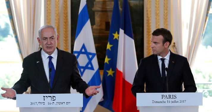 Benjamin Netanyahu forsætisráðherra Ísraels var viðstaddur minningarathöfnina í dag og sagði að fyrir 75 árum hafi mikill skuggi lagst yfir París, borg ljósanna.