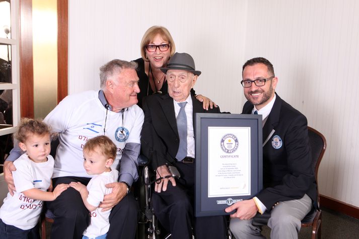 Israel Kristal lést í gær 113 ára gamall. Hann hlaut viðurkenningu frá Guinness World Records fyrir að vera elsti maður heims.