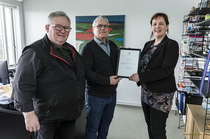 Á meðfylgjandi mynd eru mynd af ráðherra og Ólafi Þór ásamt Jóni Svavarssyni formanni Blóðgjafafélagi Íslands.