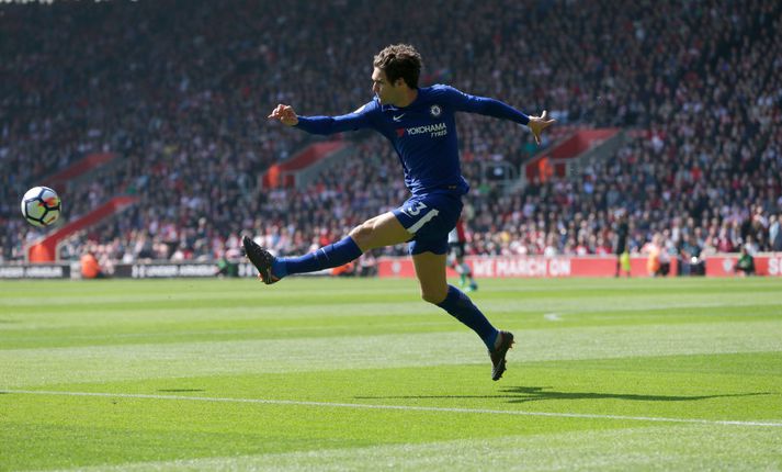 Alonso er her í leiknum gegn Southampton.