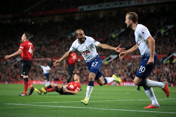 Lucas Moura fagnar á Old Trafford.