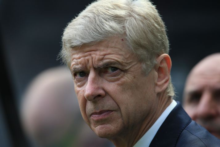 Wenger þungt hugsi.