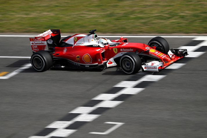 Vettel á nýja Ferrari bílnum í dag.