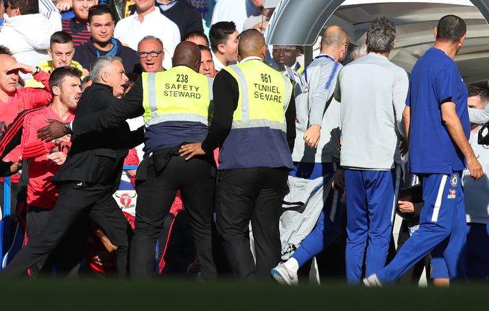Mourinho reynir að hjóla í Ianni.