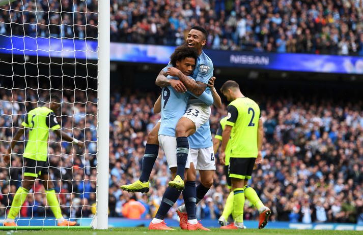 Sane og Jesus fagna marki