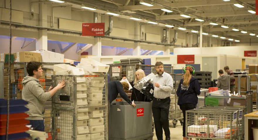 Reykjavík síðdegis - Pósturinn afgreitt jafn marga pakka á 10 dögum eins og allan desember á síðasta ári