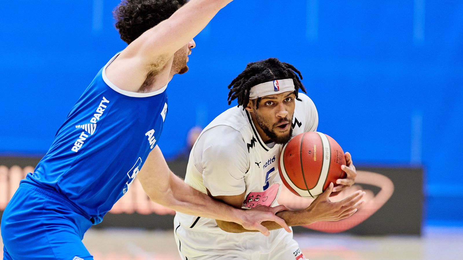 Ár­menningar leggja árar ekki í bát og leita að nýjum Kana