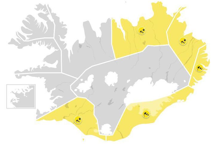 Í kvöld og nótt er útlit fyrir norðvestan hríð á norðaustanverðu landinu, og norðvestan storm á Austfjörðum og Suðausturlandi.