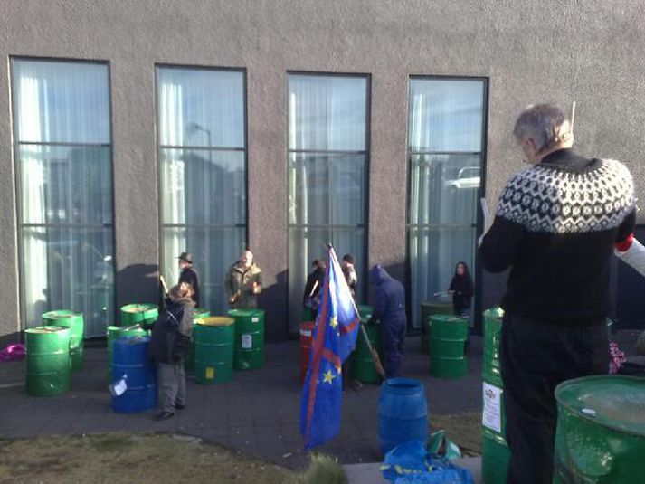 Fyrir utan ársfund ASÍ sem stendur nú yfir