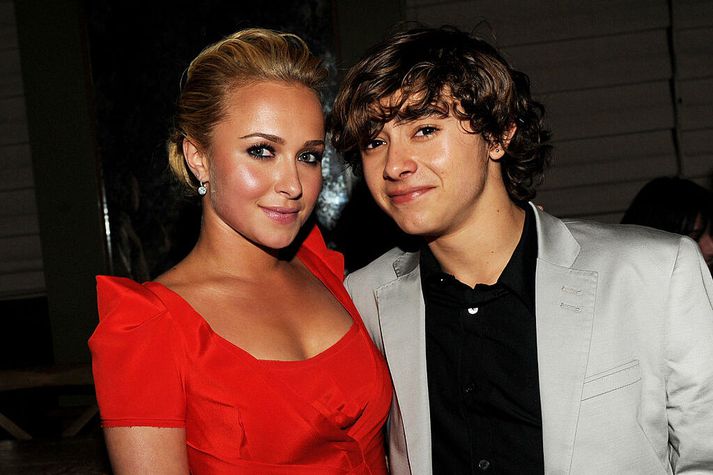 Þremur árum áður en hún lést varð Hayden Panettiere fyrir þeim hörmulega missi að yngri bróðir hennar féll frá, Jansen Panettiere, í febrúar 2023. Hann lést úr ógreindum hjartasjúkdómi, að því er fjölskylda hans greindi frá í yfirlýsingu, aðeins 28 ára gamall.