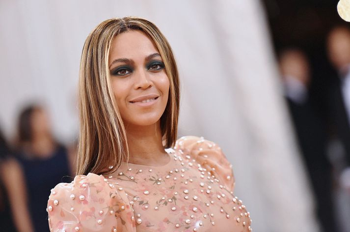 Beyoncé talar fyrir Nölu í endurgerð Lion King sem verður frumsýnd árið 2019.
