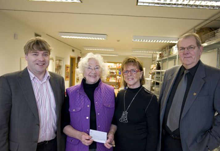 Georg Páll Skúlason, Margrét K. Sigurðardóttir, Ragnhildur G. Guðmundsdóttir og Guðmundur Þ. Jónsson við styrkveitinguna.