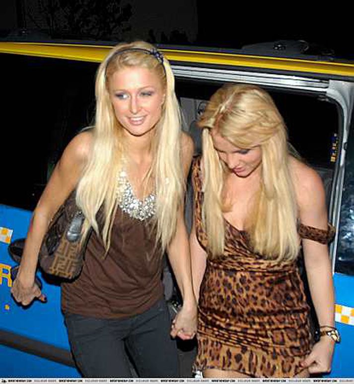 Paris á góðri stundu með vinkonu sinni Britney Spears.