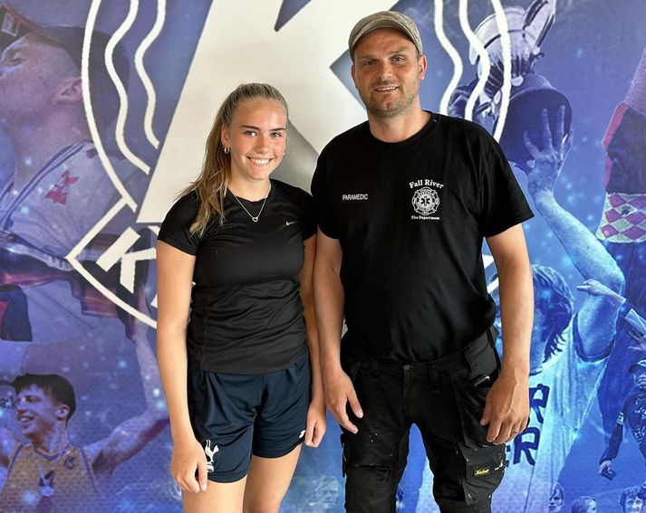 Lovísa Bylgja Sverrisdóttir boðin velkomin í Keflavík þar sem hún fetar í fótspor bæði föður og móður.