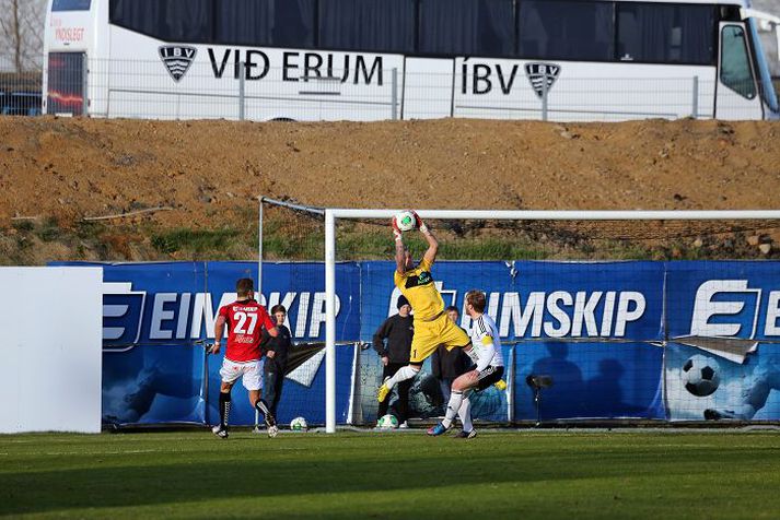 Róbert Örn Óskarsson, 26 ára gamall.
Fyrstu 4 leikir: 2 mörk á sig - 10 stig
- lék einn leik sumarið 2012