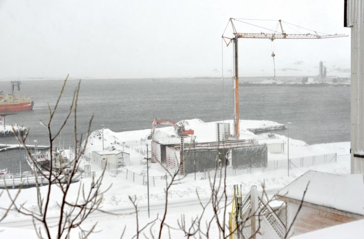 Verið er að byggja Hótel Sunnu í smábátahöfninni á Siglufirði.