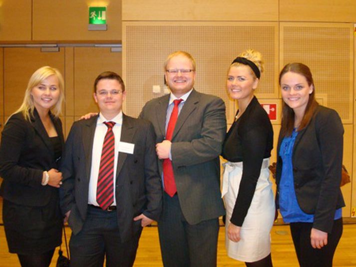 Frá vinstri til hægri: Fanney Frímannsdóttir, Árni Freyr Árnason, Garðar Víðir Gunnarsson liðsstjóri, Sigrún Eyjólfsdóttir og Hjördís Birna Hjartardóttir.