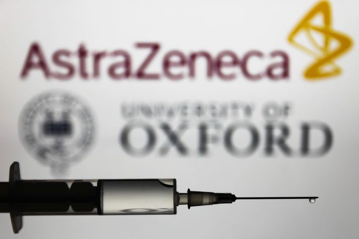 Lyfjafyrirtækið AstraZeneca og Oxford-háskóli hafa saman þróað bóluefni gegn kórónuveirunni.