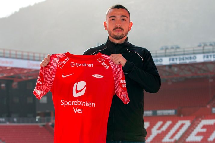 Niklas Castro gaf myndavélinni puttann eftir að hann skoraði gegn sínum gamla stjóra, Frey Alexanderssyni.