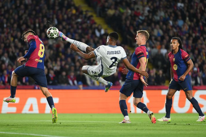 Denzel Dumfries skoraði frábært mark fyrir Internazionale í 3-3 jafntefli í fyrri undanúrslitaleiknum á móti Barcelona.