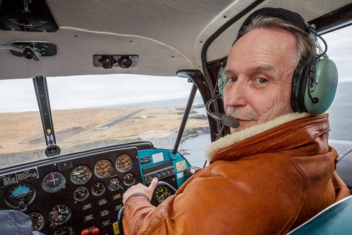 Ari flaug til Grímseyjar til að safna undirskriftum.