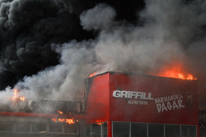Frá því að mikill bruni gjöreyðilagði húsnæði Griffils í Skeifunni á síðasta ári hefur Penninn-Eymundsson tekið við inneignarnótum frá Griffli og verður því haldið áfram.