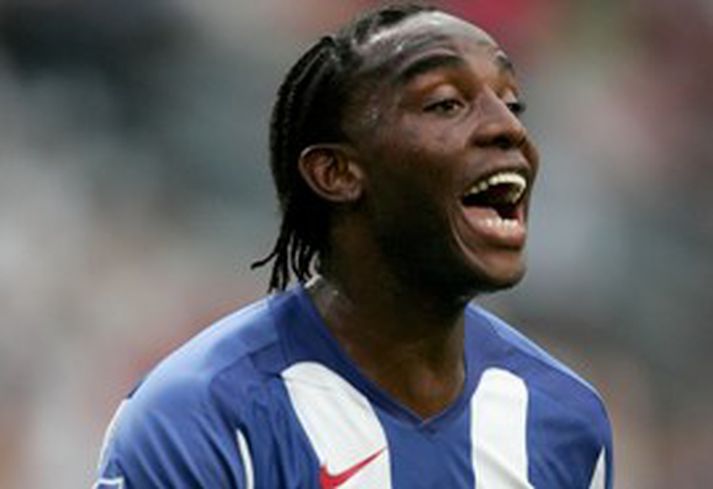 Benni McCarthy kom Blackburn yfir á Anfield eftir 17 mínútur