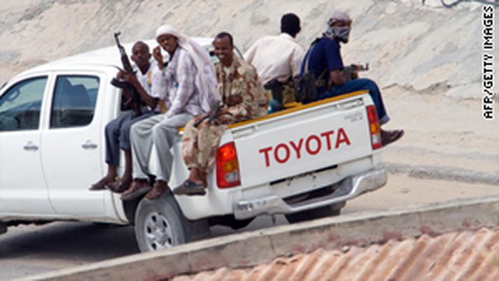 Sómalskir hermenn á rúntinum á Toyotu í Mogadishu.