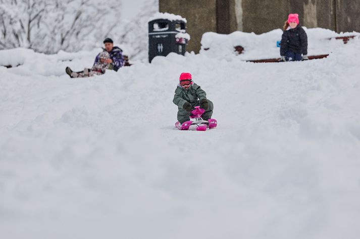 Það er óljóst hversu mikið magnið verður af snjó en mögulega munu börnin geta tekið sleðana út. 