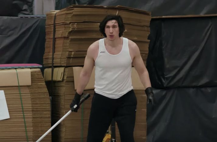 Adam Driver við æfingar fyrir Star Wars.