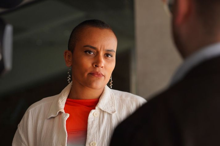 Sanna Magdalena Mörudóttir, borgarfulltrúi Sósíalista og formaður velferðarráðs Reykjavíkurborgar, segir ríkið fyrst og fremst bera ábyrgð í máli manns sem hefur haldið íbúm Hverfisgötu í heljargreipum.