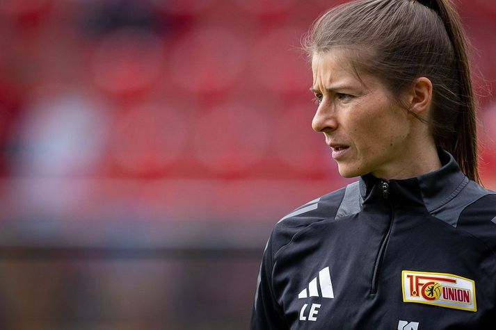 Marie-Louise Eta heldur áfram að brjóta niður múra og er nú orðin aðalþjálfari karlaliðs Union Berlín.