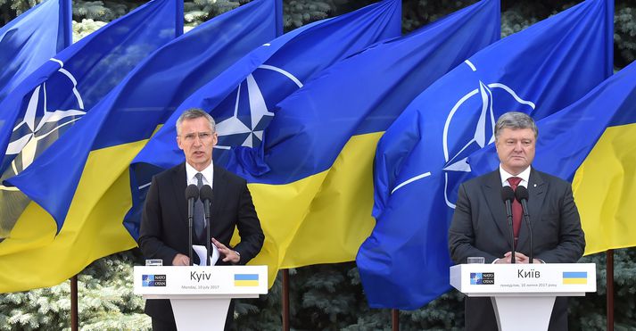 Jens Stoltenberg og Petro Poroshenko.