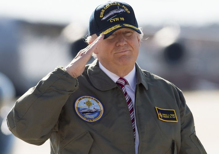 Donald Trump heimsótti flugmóðurskipið USS Gerald Ford í gær.