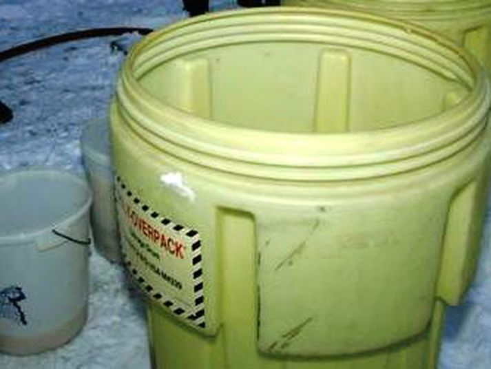 Tæki og tól fundust til bruggframleiðslu. Myndin tengist ekki fréttinni beint.