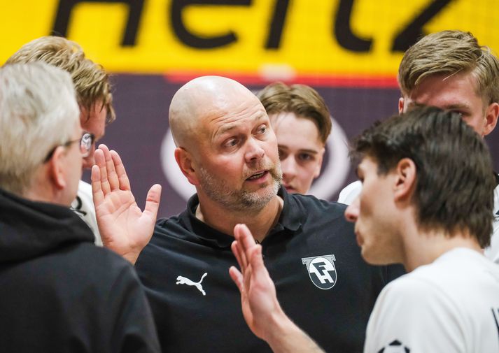Sigursteinn, þjálfari FH, vill sjá sem flesta næsta fimmtudag er liðin mætast aftur.