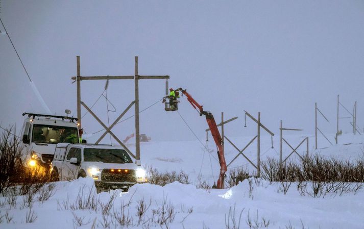 Mikið óveður í desember 2019 hafði þau áhrif af raflínustaurar kubbuðust niður.