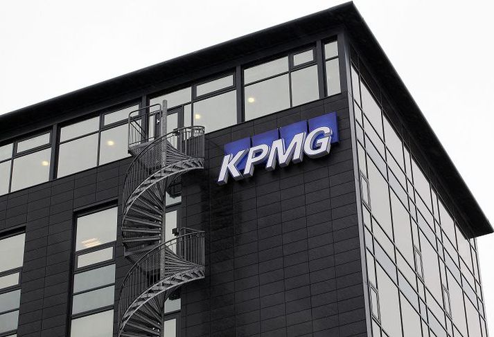 Stærstir KPMG seldi þjónustu fyrir 3.357 milljónir króna á rekstrarárinu 2011 sem er aðeins minna en fyrirtækið gerði árið áður. Miðað við veltu er KPMG stærsta endurskoðunarfyrirtæki landsins.fréttablaðið/Stefán