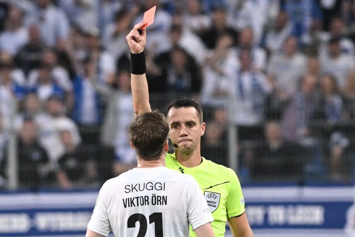 Viktor Örn sá rautt í stöðunni 1-1. Eftir það áttu Blikar aldrei möguleika.