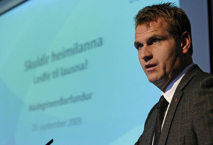 Tækifæri Mikilvægt er að fólk sem hefur farið illa út úr efnahagshruninu fái tækifæri til að koma undir sig fótunum fljótlega aftur sagði Árni Páll Árnason félagsmálaráðherra á fundi um skuldir heimilanna á Grand hóteli í gær.
Fréttablaðið/Pjetur