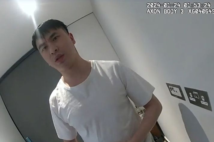 Ljósmynd af Zhenhao Zou sem tekin er úr myndbandsupptöku. Hann hefur verið sakfelldur fyrir að nauðga tíu konum en óttast er að fórnarlömbin séu margfalt fleiri.