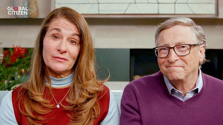 Hjónin Bill og Melinda Gates kynntust hjá Microsoft á sínum tíma, þar sem Melinda var markaðsstjóri. Þau eignuðust þrjú börn en nú skilja leiðir.