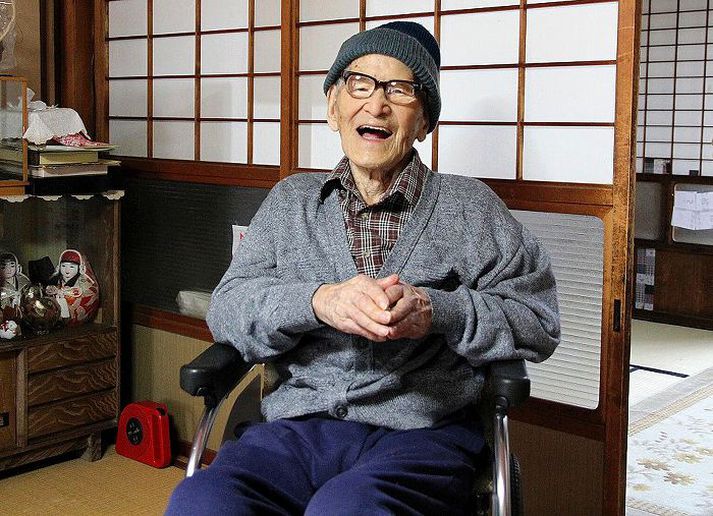 Allra manna elstur Japaninn Jiroemon Kimura er elsti einstaklingur heims, 115 ára gamall. FRéttablaðið/AP