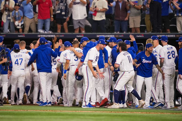 Úrslitaeinvígi MLB-deildarinnar í hafnabolta heldur áfram í kvöld.