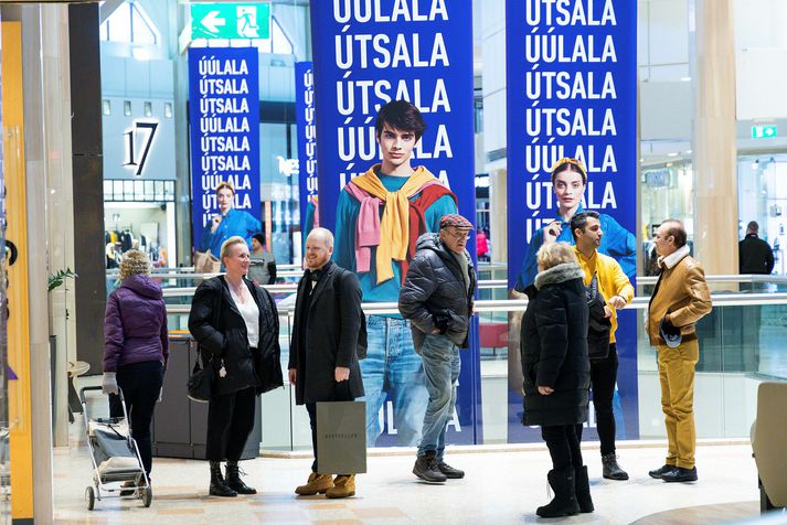 Seðlabankastjóri segir aðgerðir Seðlabankans hafa varið aukin kaupmátt heimilanna í covid faraldrinum. Nú þegar faraldrinum sé að ljúka, störfum fjölgi og verðbólga fari vaxandi þurfi heimilin að draga úr neyslu sinni.