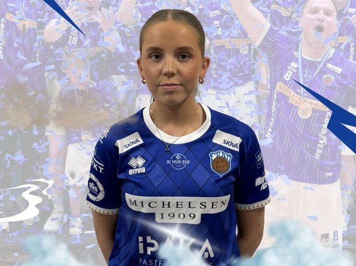 Ebba Guðríður Ægisdóttir er komin í blátt eins og móðir hennar, frænkur og afi gerðu garðinn frægan á árum áður.