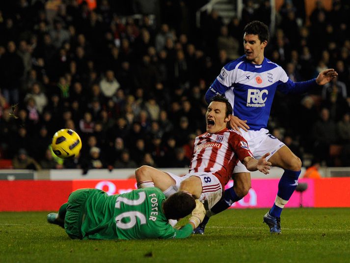 Dean Whitehead skorar hér sigurmark Stoke í kvöld.